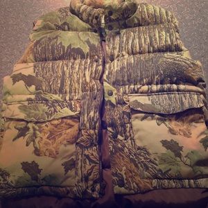 Cabela camo vest